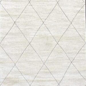 Light beige rug with diamond pattern